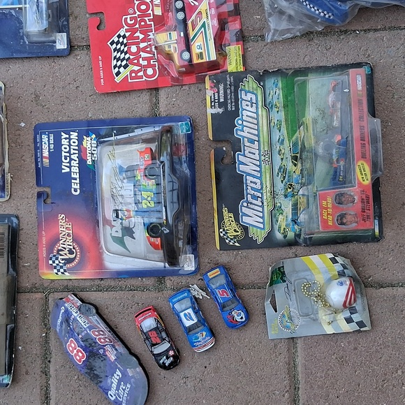 Huge Lot Of Nascar Memorabilia - Picture 9 of 14